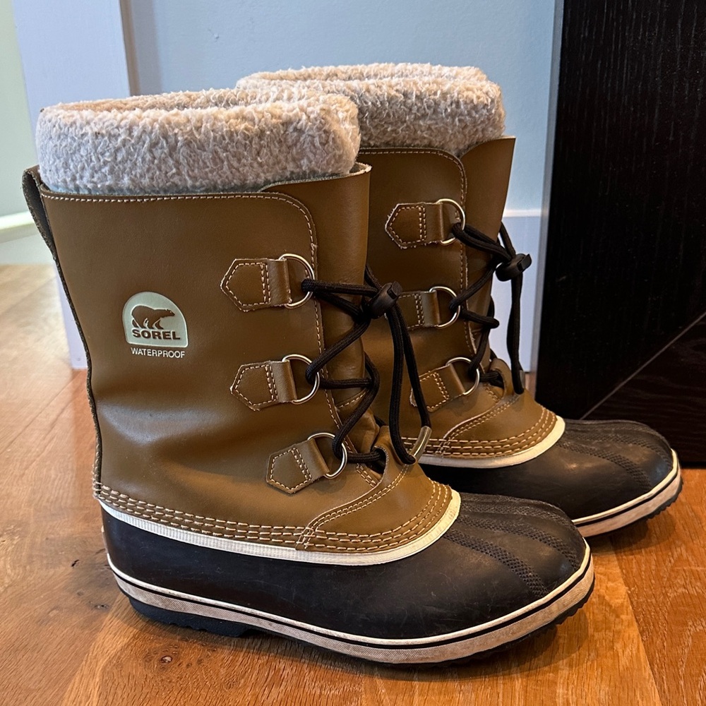 Sorel Yoot Tan and Black Winter Boots Youth Boys Pac size 7 39